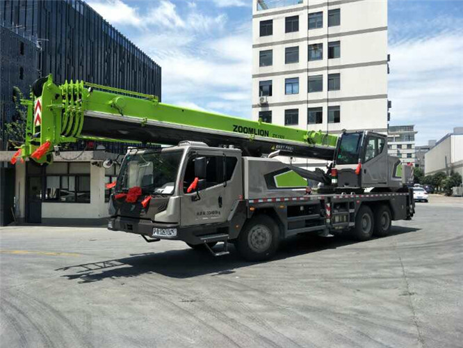 扬州市跨街广告牌的高空安装注意事项